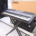 Yamaha PSR SX600 keyboard