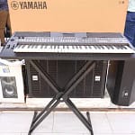 Yamaha PSR SX600 keyboard