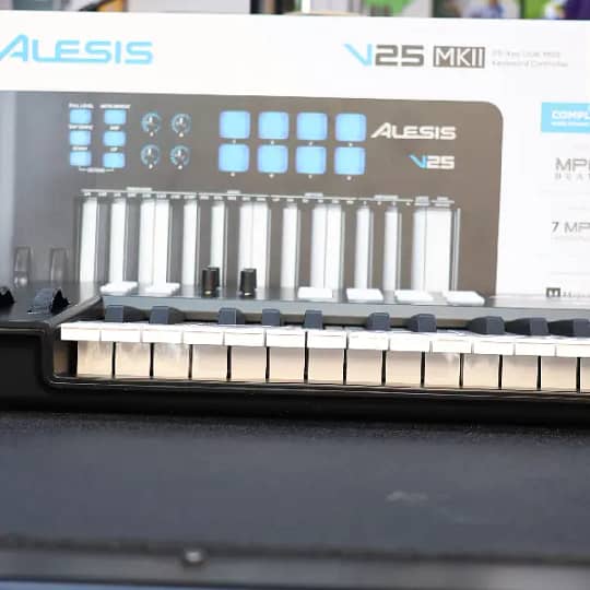What are the pros and cons of Alesis V25