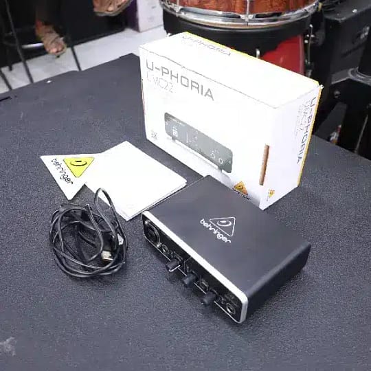 Behringer UM22 manual