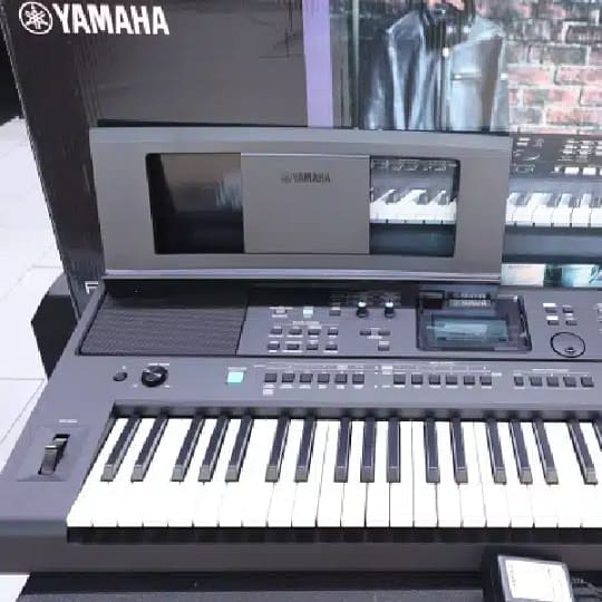 Yamaha PSR E473