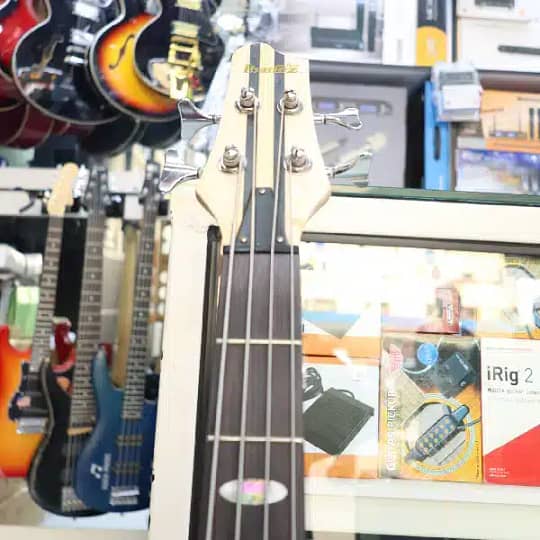 Ibanez 4 Strings