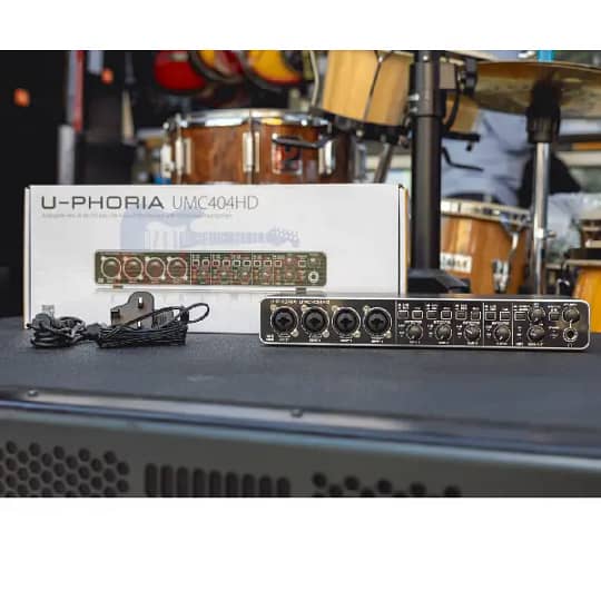 umc404hd power supply
