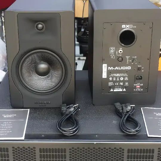 M-Audio BX8 setup