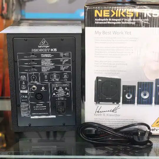 Behringer Nekkst